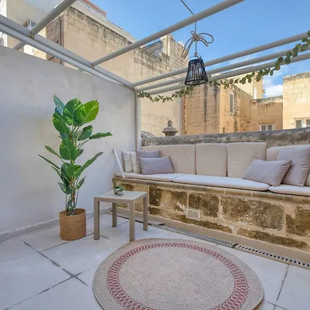 With Terrace 2 Min From The Sea Sliema